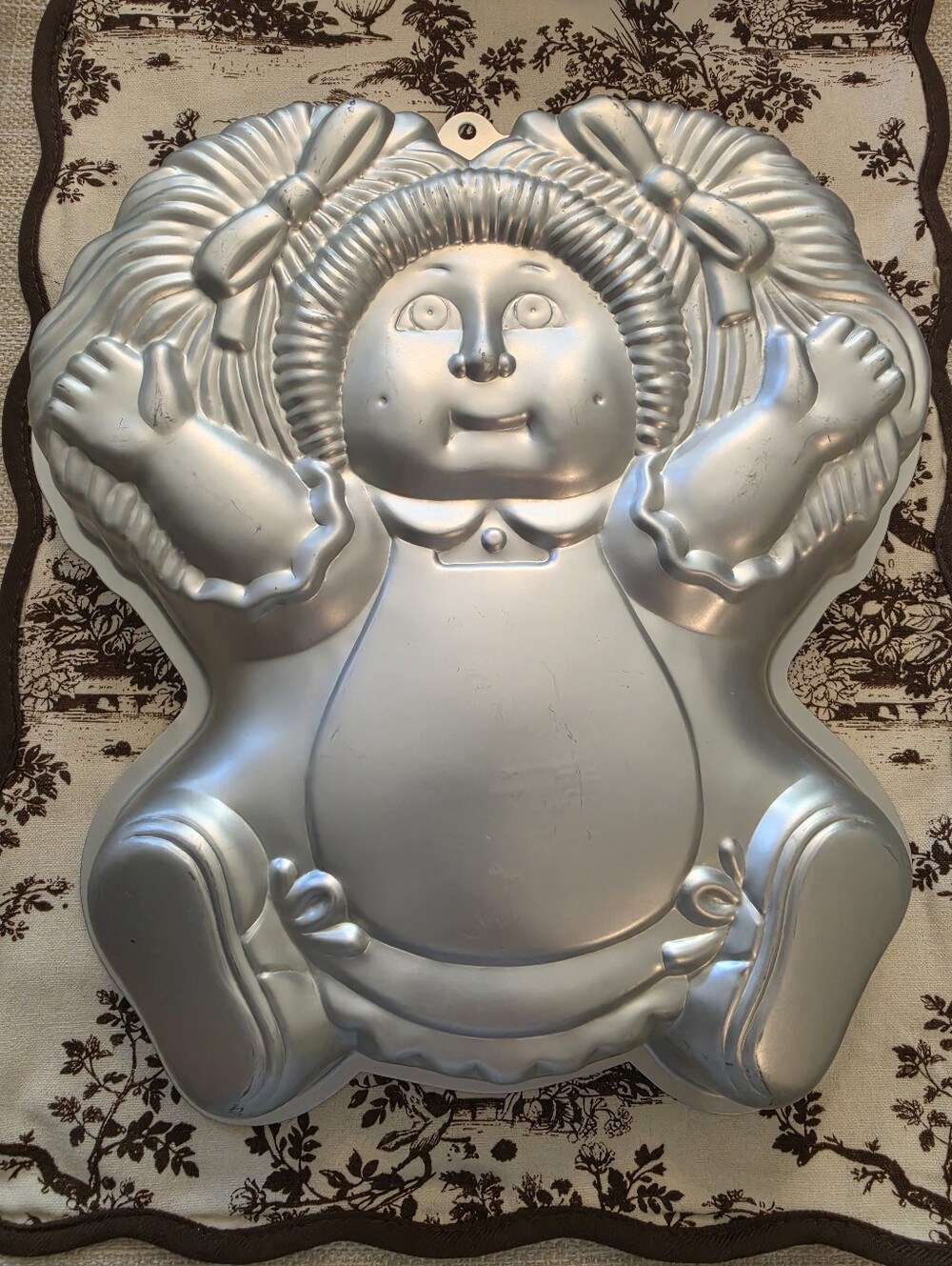 Wilton 2105 Doll Girl Aluminum Silver Non-Stick Cake Pan Mold MPN 2105-1984